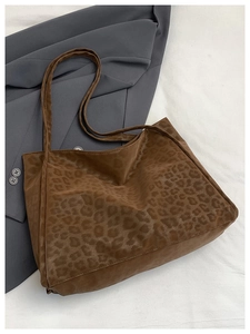 Detailed top view of leopard print tote bag on a grey blazer for vintage autumn style