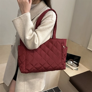 Burgundy quilted tote bag for women, lightweight large capacity crossbody handbag with strap