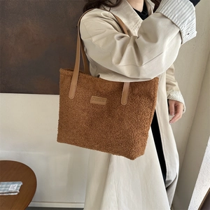 Minimalist large brown teddy plush tote bag with leather handles for women's autumn style