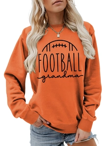 Détail du sweat orange avec imprimé FOOTBALL grandma et finitions en bords-côtes