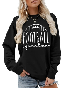 Détail de l'imprimé FOOTBALL grandma sur un sweat à manches longues noir à col rond