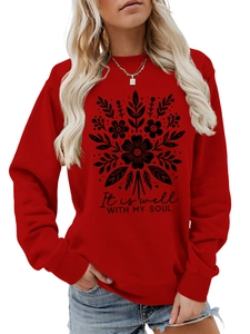 Detalle de sudadera roja con diseño floral y texto It is well with my soul estampado