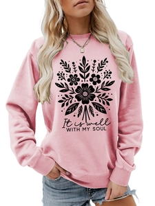 Detalle de sudadera rosa de cuello redondo con gráfico floral It Is Well With My Soul