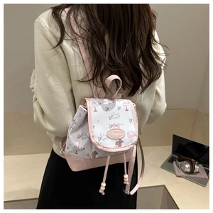 Detailansicht Mini-Rucksack mit süßen Teddybär-Mustern und rosa Kontrast-Trägern