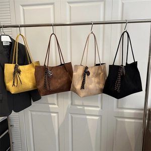 Fashionable large capacity tote bags in four colors with suede texture and tassel detail