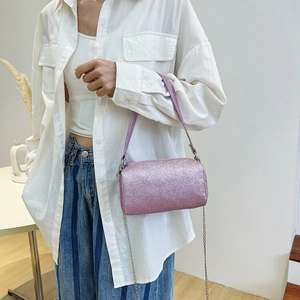 Sac à main cylindrique à paillettes roses avec bandoulière chaîne argentée amovible