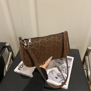 Sac sous le Bras Vintage Imprimé Léopard Femme Sac Baguette en Daim Petit Sac à Épaule Carré Sac à Main Mode Rétro