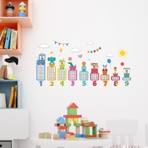Detailansicht bunter Einmaleins-Wandsticker mit Tiermotiven für das Kinderzimmer