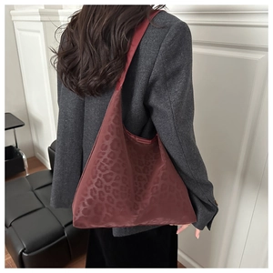 Detail of burgundy leopard print PU tote bag showing large capacity and shoulder strap