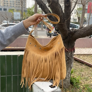 Sac À Bandoulière Femme Boho Daim Franges Rétro Glands Sac Porté Épaule Avec Oeillets Métalliques Grand Sac À Main