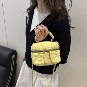 Quilted yellow box bag with gold chain strap and double zipper for winter fashion
