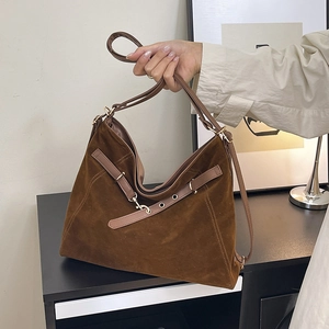 Sac Bandoulière Femme en Suède Vintage Grande Capacité Sac Hobo Avec Boucle en Métal Bandoulière Réglable Mode de Rue