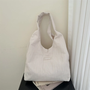 Schicke cremeweiße Cord-Tragetasche mit Mode-Label und großem Hobo-Design-Volumen