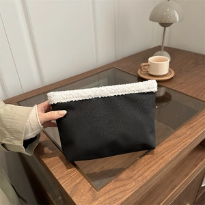 Women Clutch Bag Faux Shearling PU Leather Wrinkled Texture Splicing Minimalist Zipper Makeup Bag Daily Street Fashion