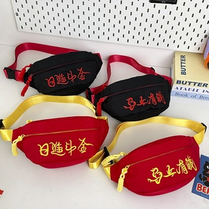 Sacs bandoulière noir et rouge avec broderie chinoise et sangles en nylon réglables