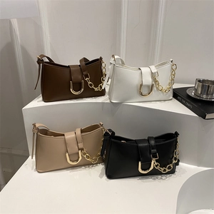 Ensemble de sacs bandoulière en cuir avec boucle en D dorée et chaîne élégante