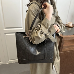 Chic dark brown leather tote bag with Braed Cat embossing and plaid bow detail