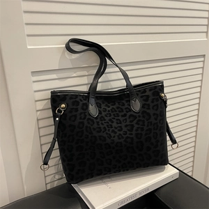 Retro black leopard print tote bag with gold hardware and large capacity shoulder straps
