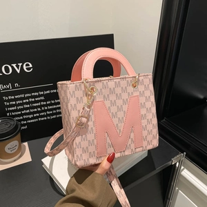 Sac Cabas Vintage Monogramme Lettre M Femmes en Cuir PU Sac à Épaule Bandoulière Grande Capacité Sac Carré Mode Rétro Polyvalent
