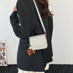 White lychee pattern flap crossbody bag with plush charm and city casual style