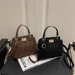 Chic leopard print handbag set with rotating metal lock and adjustable shoulder straps