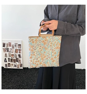 Bloemen jacquard draagtas met natuurlijke bamboe handgrepen in een vintage ontwerp