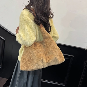 Grand sac cabas tendance en fausse fourrure marron clair pour femme, style décontracté
