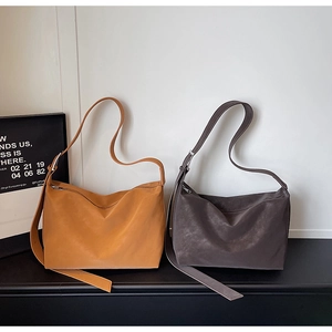 Détails des grands sacs hobo mats en couleurs jaune gingembre et gris foncé