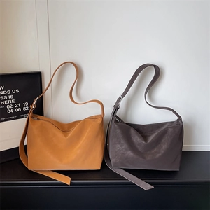 Sacs hobo minimalistes grande capacité en marron et gris anthracite avec bandoulières