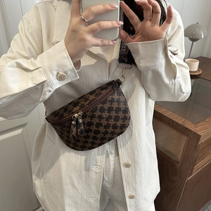 Sac bandoulière vintage à motif de lettres avec large sangle pour femme élégante