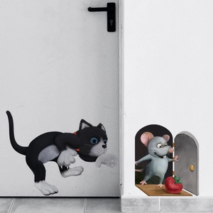Adesivi murali 3D gatto e buco del topo decorano parete bianca e angolo della porta