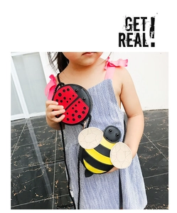 Kids cute bee and ladybug crossbody bags set with adjustable straps on child model