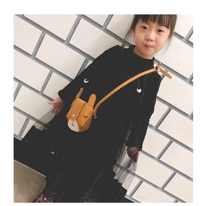 Detail of cute yellow bunny crossbody bag for girls with soft leather and long shoulder strap