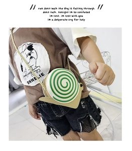 Detailed view of snail-shaped kids crossbody bag with green spiral and gold chain strap