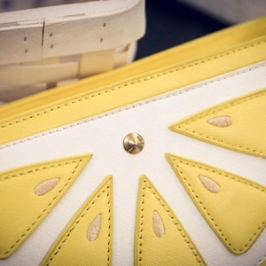Fashionable lemon-shaped shoulder bag in yellow and white cross-grain faux leather