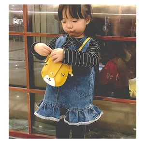 Close-up of yellow bear-shaped leather crossbody bag for toddler girls with cartoon face