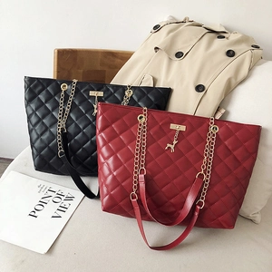 Sac Cabas Matelassé pour Femme Mode Cuir PU Grand Sac à Épaule Chaîne en Métal Et Breloque Cerf Sac à Main Quotidien