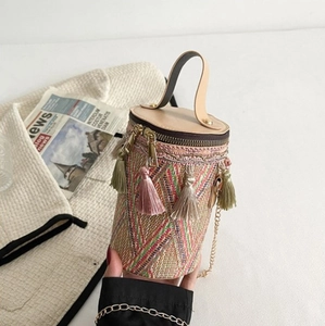 Ethnische gewebte Zylindertasche mit bunten Quasten und Lederdetails für Damen