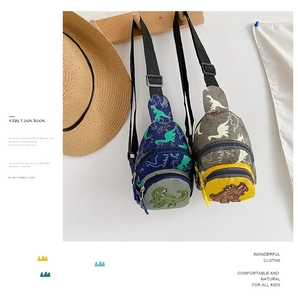 Détail de sacs banane dinosaures pour garçons avec sangles réglables et zips