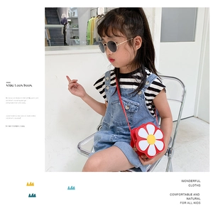 Close-up of a red flower-shaped mini crossbody bag for girls with high-quality PU texture