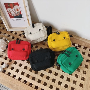 Minimalist canvas shoulder bags for kids in yellow, red, green, black and off-white