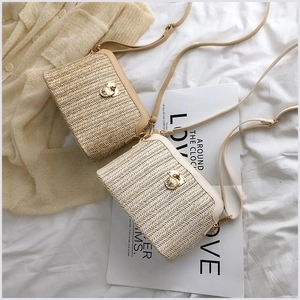 Dames Zomer Schelpvorm Strootje Geweven Schoudertas Casual PVC Crossbody Tas Met Metalen Sluiting Elegante Vakantie Strand Handtas