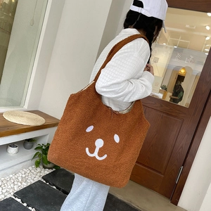 Sac fourre-tout mignon en polaire marron avec broderie ours et grande capacité