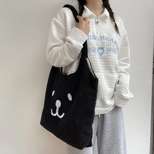 Sac fourre-tout noir mignon en peluche avec broderie ours pour un style minimaliste