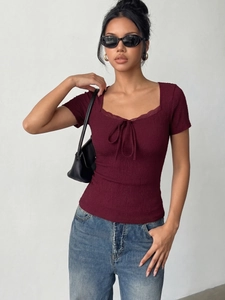 Slim fit wine red short sleeve t-shirt with lace square neck and crinkle texture for women