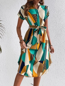 Robe mi-longue pour femme avec motifs géométriques colorés, col en V et ceinture