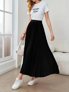 Elegant black high waist pleated midi skirt with elastic band for casual styling