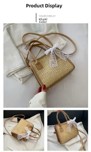 Détails du sac bandoulière tissé kaki avec nœud en dentelle blanche et anses en PU