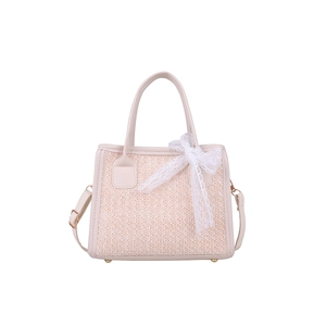 Sac carré rétro avec ruban en dentelle, texture tissée et bandoulière en PU crème