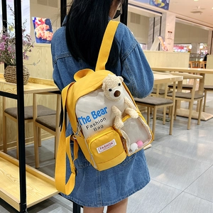 Zaino scolastico alla moda per bambini giallo e beige con simpatico ciondolo a forma di orso